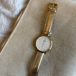 Close women’s watch